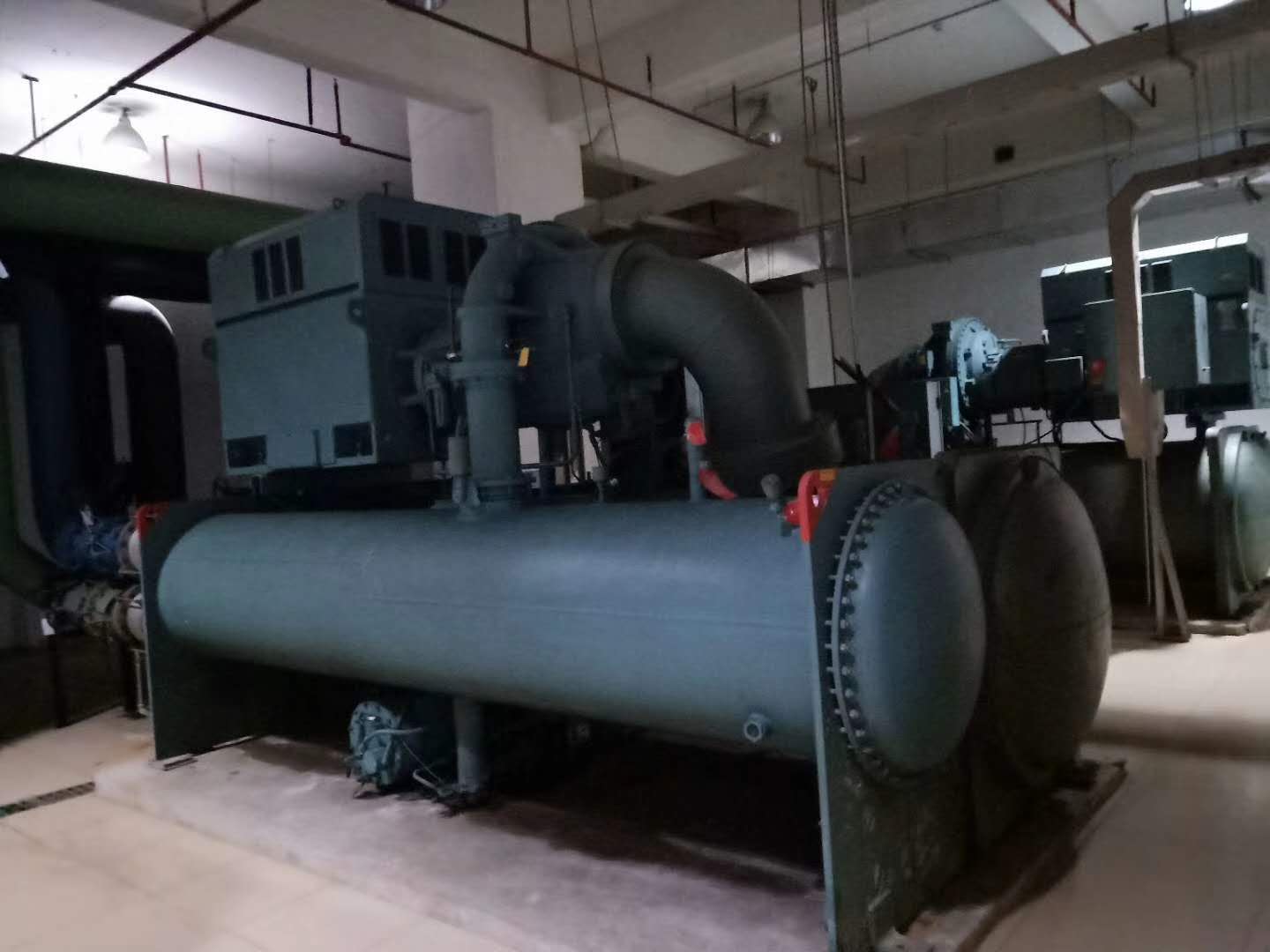 約克水冷螺桿機(jī)組安裝